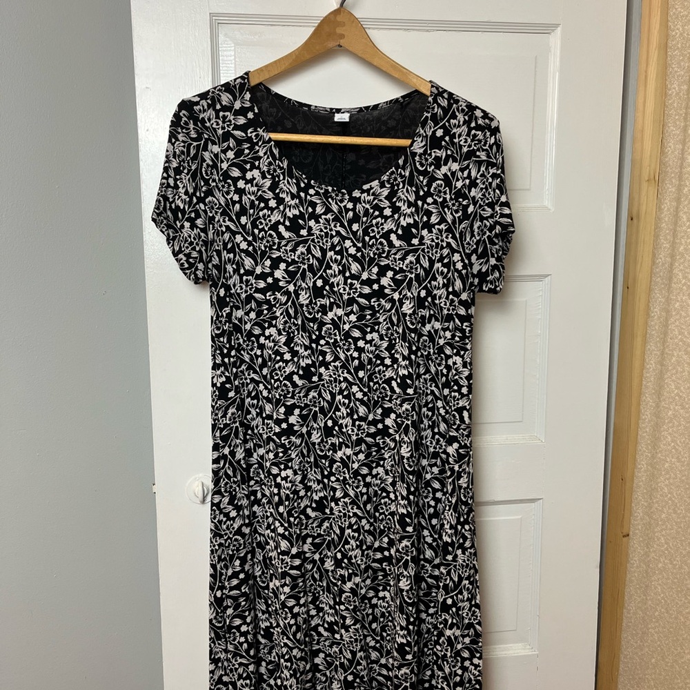 Old Navy Black and White Maxi Sundress
